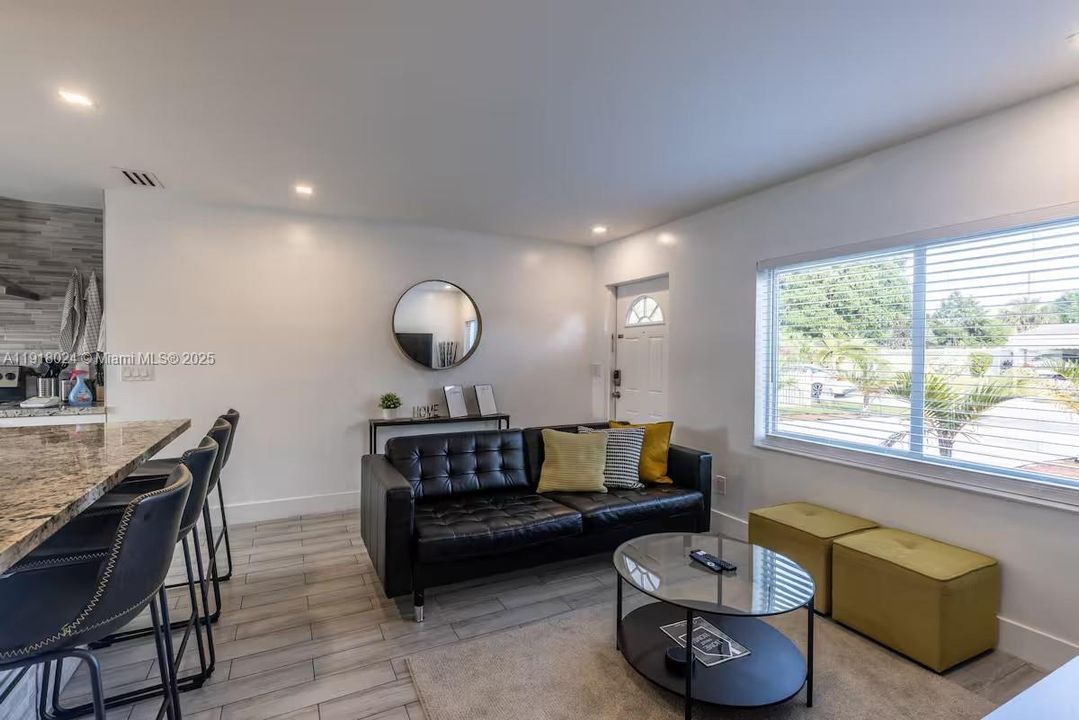 For Rent: $3,500 (3 beds, 2 baths, 834 Square Feet)