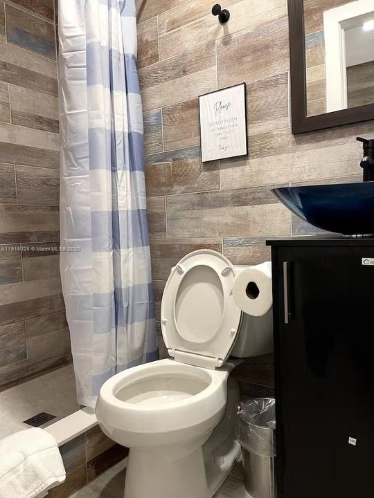 For Rent: $3,500 (3 beds, 2 baths, 834 Square Feet)