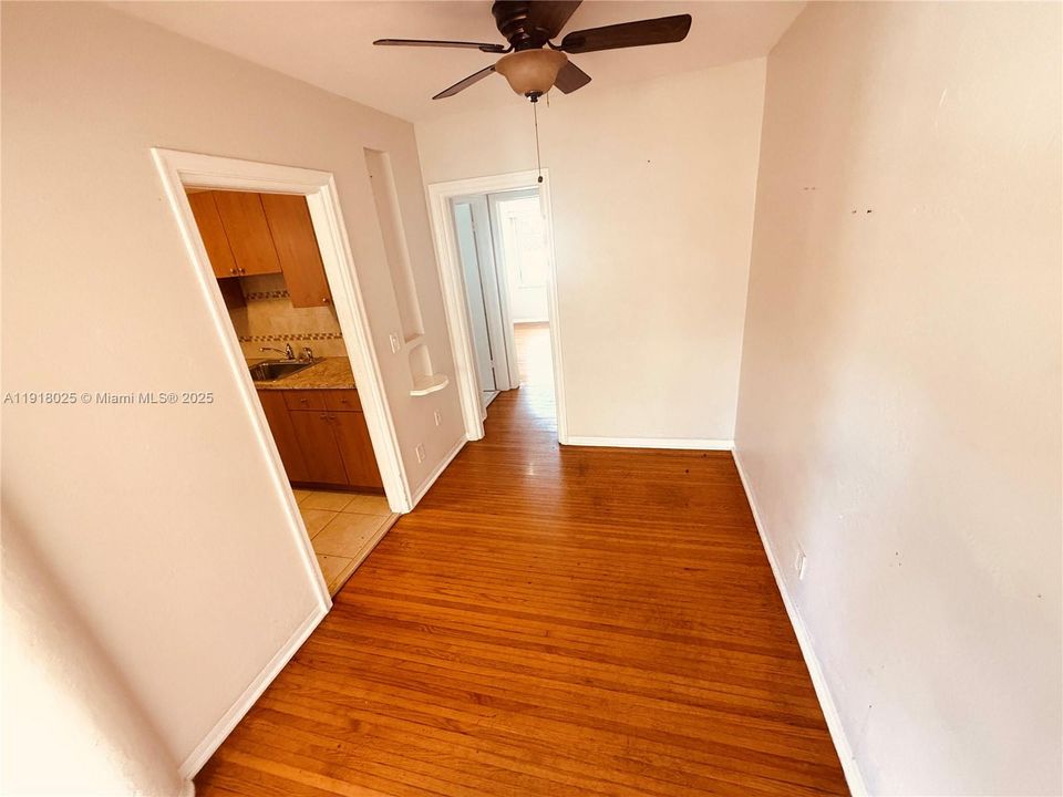 Active With Contract: $1,650 (1 beds, 1 baths, 633 Square Feet)