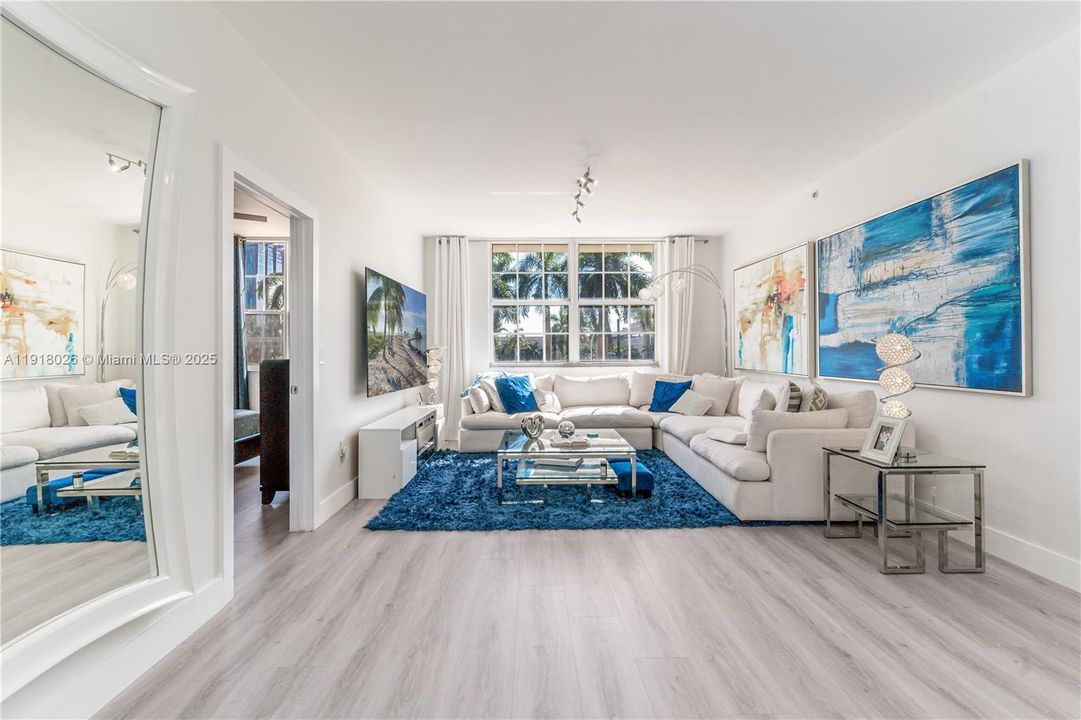 Под контрактом: $3,200 (2 спален, 2 ванн, 1040 Квадратных фут)