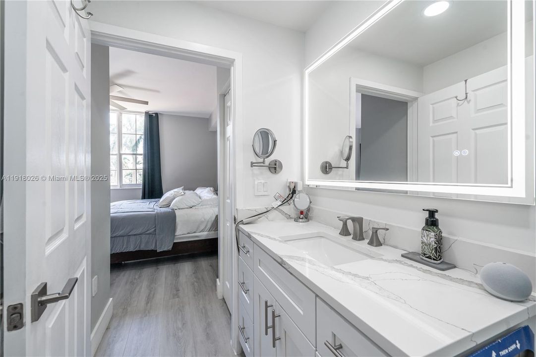 Под контрактом: $3,200 (2 спален, 2 ванн, 1040 Квадратных фут)