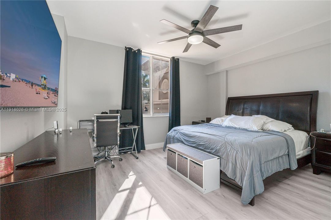 Под контрактом: $3,200 (2 спален, 2 ванн, 1040 Квадратных фут)