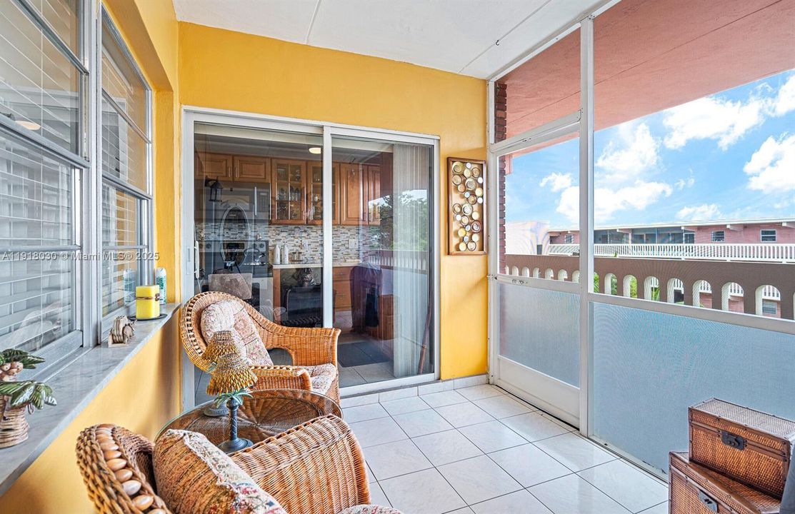 For Sale: $179,900 (1 beds, 1 baths, 660 Square Feet)