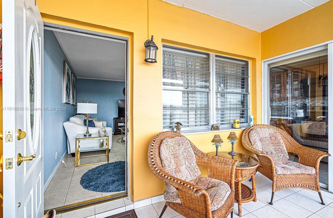 For Sale: $179,900 (1 beds, 1 baths, 660 Square Feet)