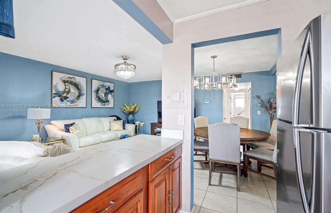 For Sale: $179,900 (1 beds, 1 baths, 660 Square Feet)