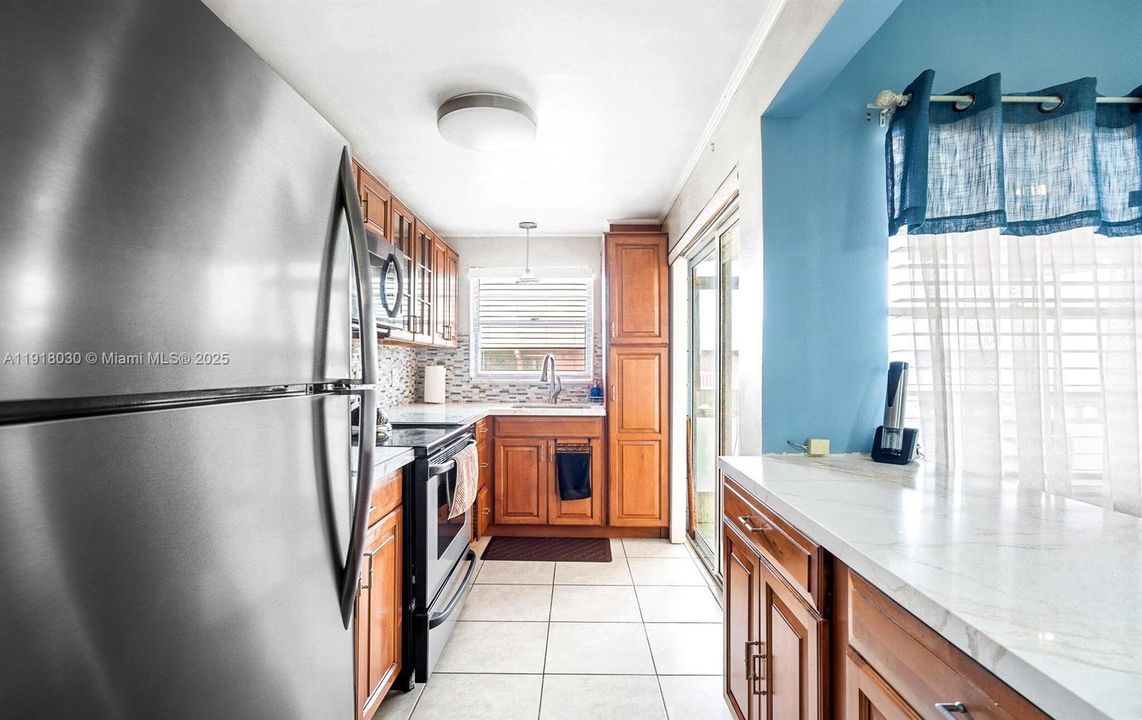 For Sale: $179,900 (1 beds, 1 baths, 660 Square Feet)