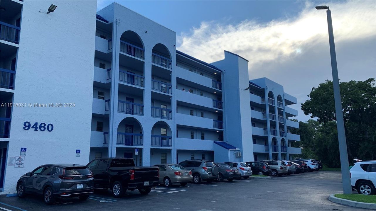 For Rent: $1,800 (1 beds, 1 baths, 676 Square Feet)