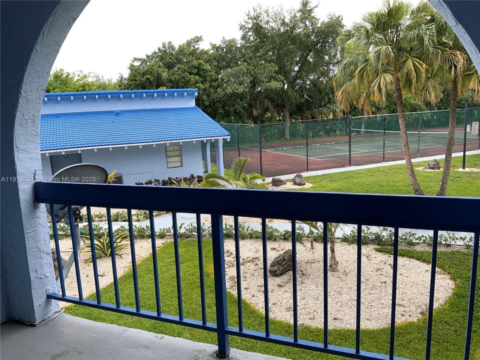 For Rent: $1,800 (1 beds, 1 baths, 676 Square Feet)