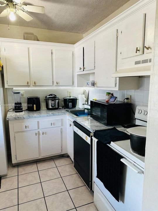 For Rent: $1,800 (1 beds, 1 baths, 676 Square Feet)