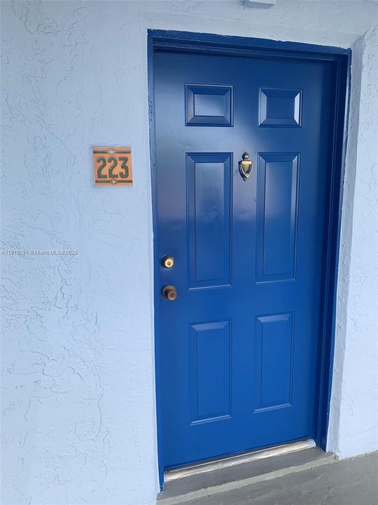 For Rent: $1,800 (1 beds, 1 baths, 676 Square Feet)