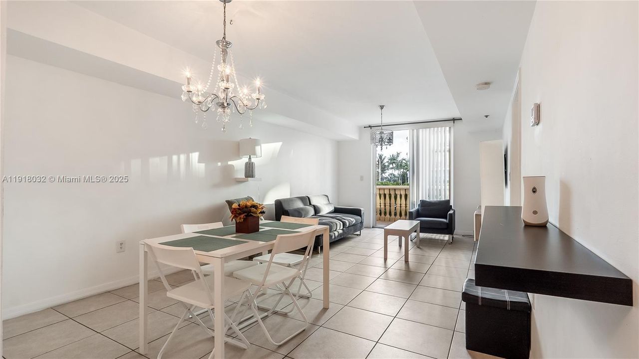 For Sale: $399,900 (1 beds, 1 baths, 730 Square Feet)