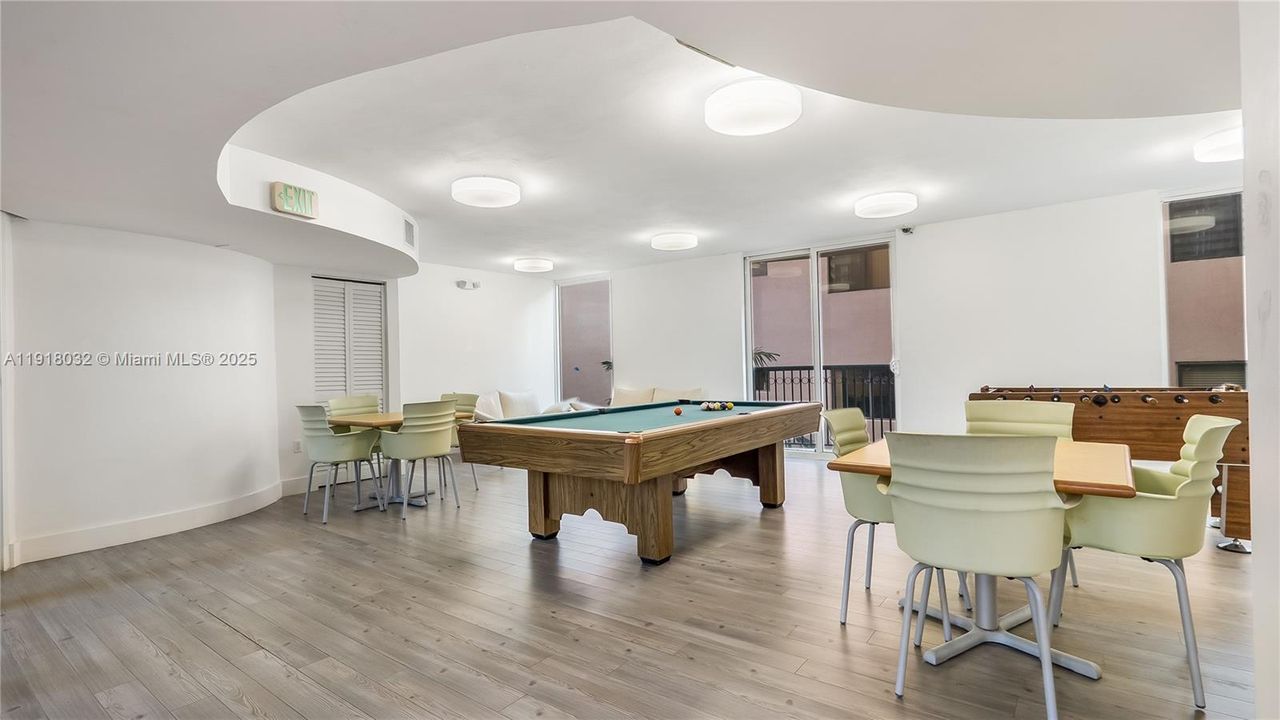 For Sale: $399,900 (1 beds, 1 baths, 730 Square Feet)