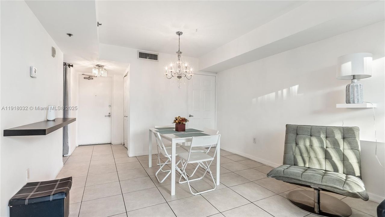 For Sale: $399,900 (1 beds, 1 baths, 730 Square Feet)