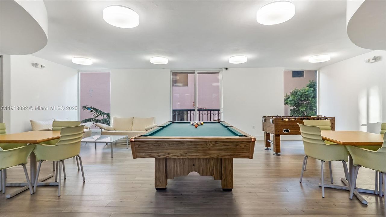 For Sale: $399,900 (1 beds, 1 baths, 730 Square Feet)