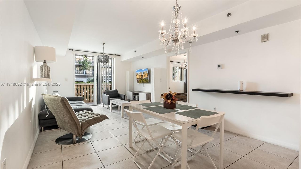 For Sale: $399,900 (1 beds, 1 baths, 730 Square Feet)