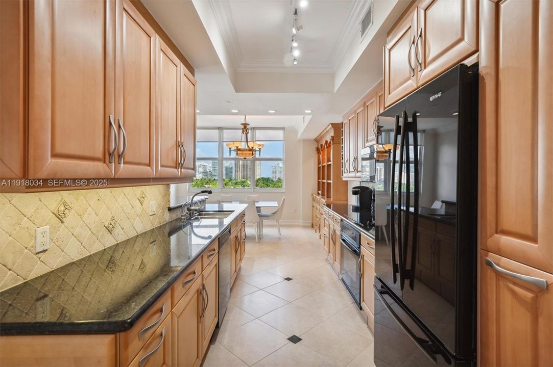 For Sale: $1,295,000 (2 beds, 2 baths, 1833 Square Feet)