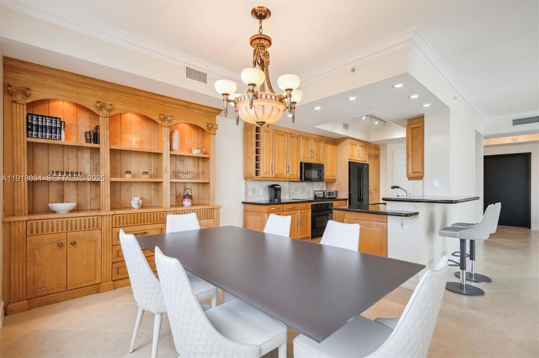 For Sale: $1,295,000 (2 beds, 2 baths, 1833 Square Feet)