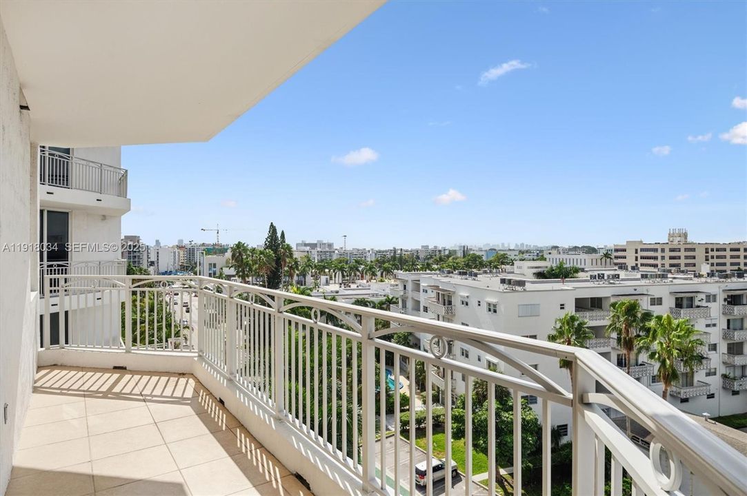 For Sale: $1,295,000 (2 beds, 2 baths, 1833 Square Feet)