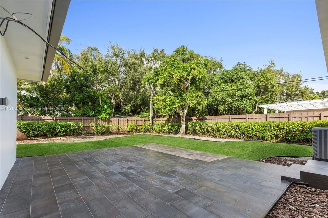 For Sale: $1,395,000 (3 beds, 2 baths, 1434 Square Feet)