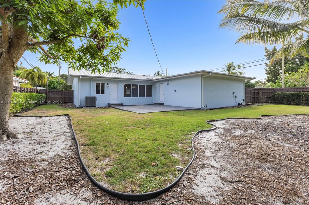 For Sale: $1,395,000 (3 beds, 2 baths, 1434 Square Feet)