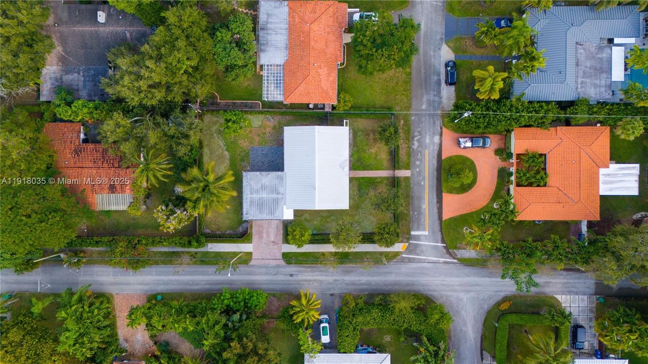 For Sale: $1,395,000 (3 beds, 2 baths, 1434 Square Feet)