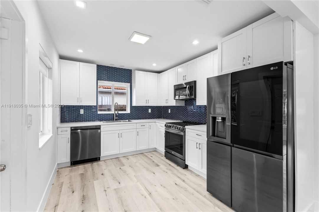 For Sale: $1,395,000 (3 beds, 2 baths, 1434 Square Feet)