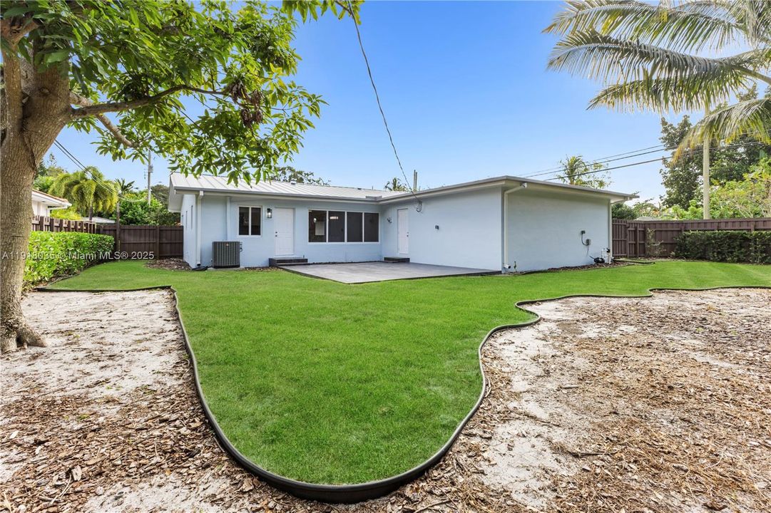 For Sale: $1,395,000 (3 beds, 2 baths, 1434 Square Feet)