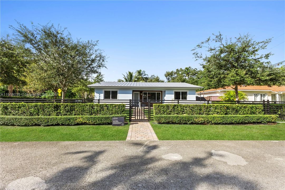 For Sale: $1,395,000 (3 beds, 2 baths, 1434 Square Feet)
