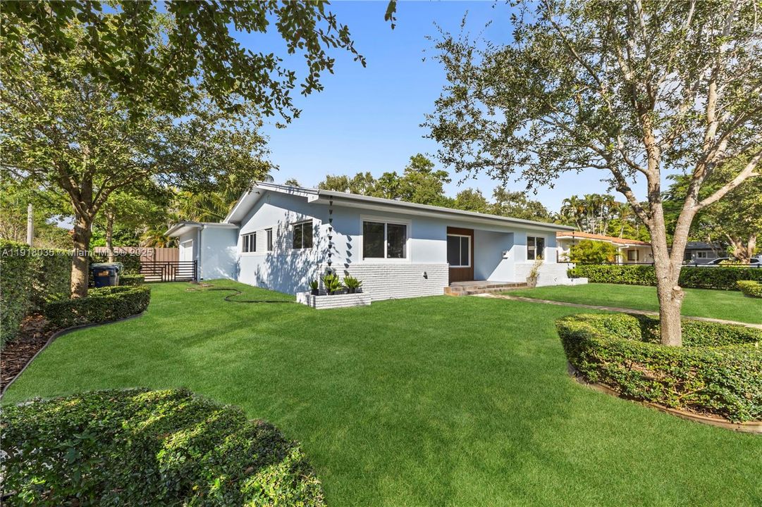 For Sale: $1,395,000 (3 beds, 2 baths, 1434 Square Feet)