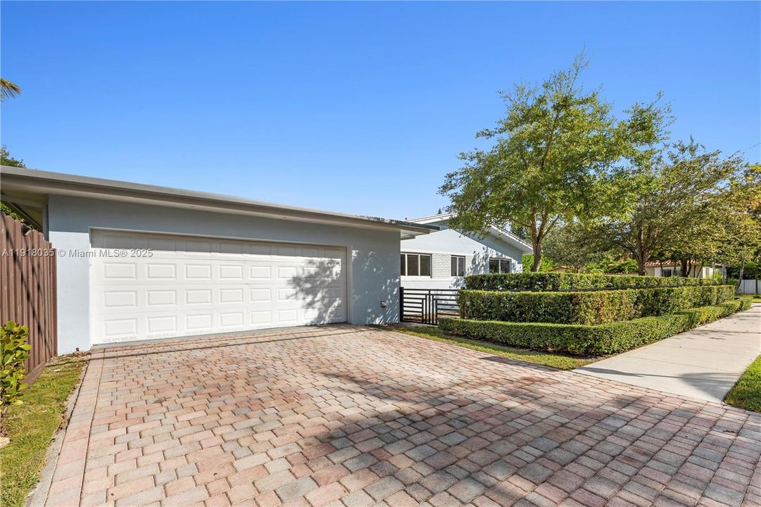 For Sale: $1,395,000 (3 beds, 2 baths, 1434 Square Feet)