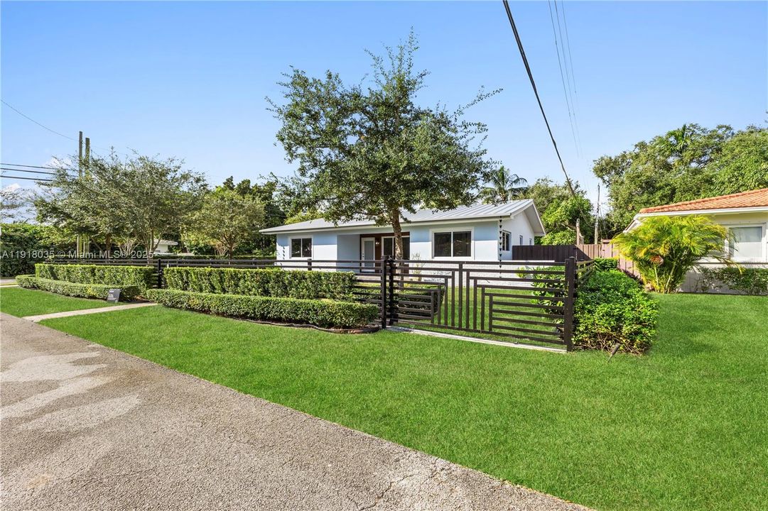 For Sale: $1,395,000 (3 beds, 2 baths, 1434 Square Feet)