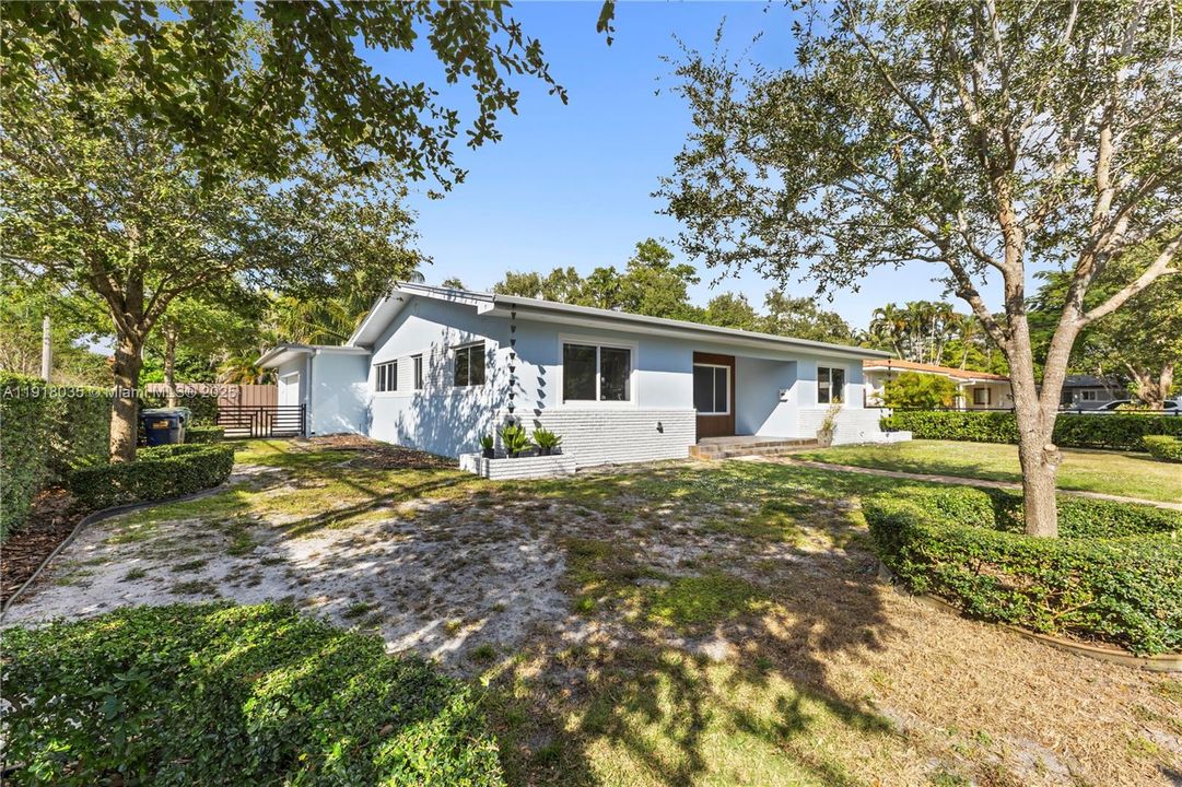 For Sale: $1,395,000 (3 beds, 2 baths, 1434 Square Feet)