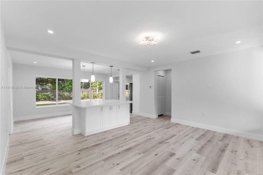 For Sale: $1,395,000 (3 beds, 2 baths, 1434 Square Feet)