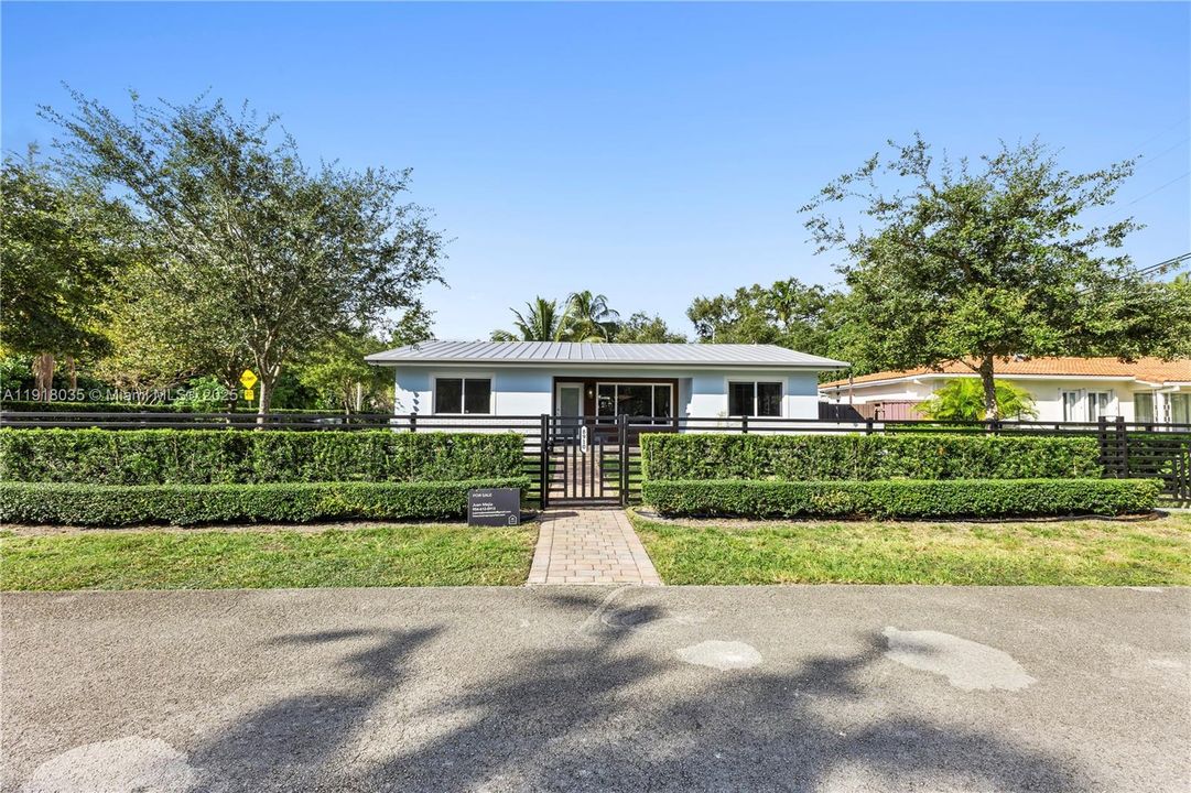 For Sale: $1,395,000 (3 beds, 2 baths, 1434 Square Feet)