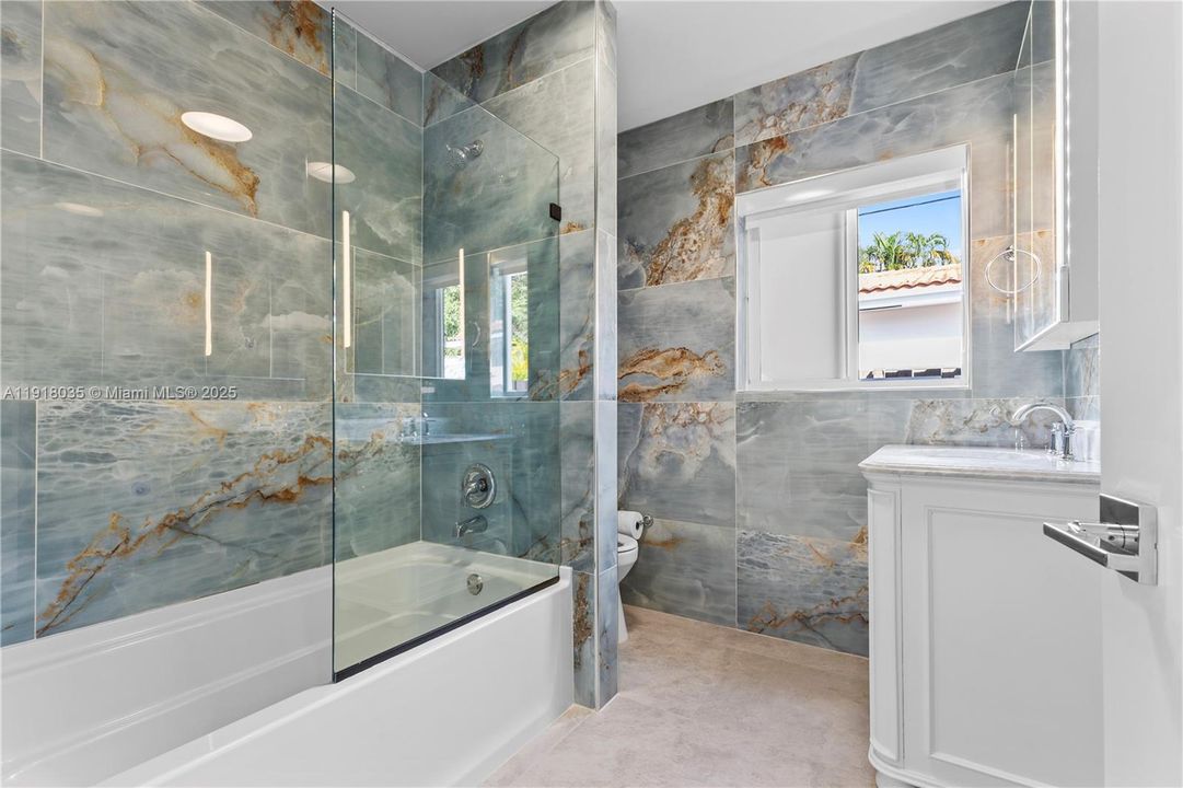 For Sale: $1,395,000 (3 beds, 2 baths, 1434 Square Feet)