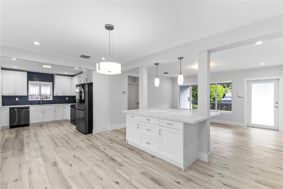 For Sale: $1,395,000 (3 beds, 2 baths, 1434 Square Feet)