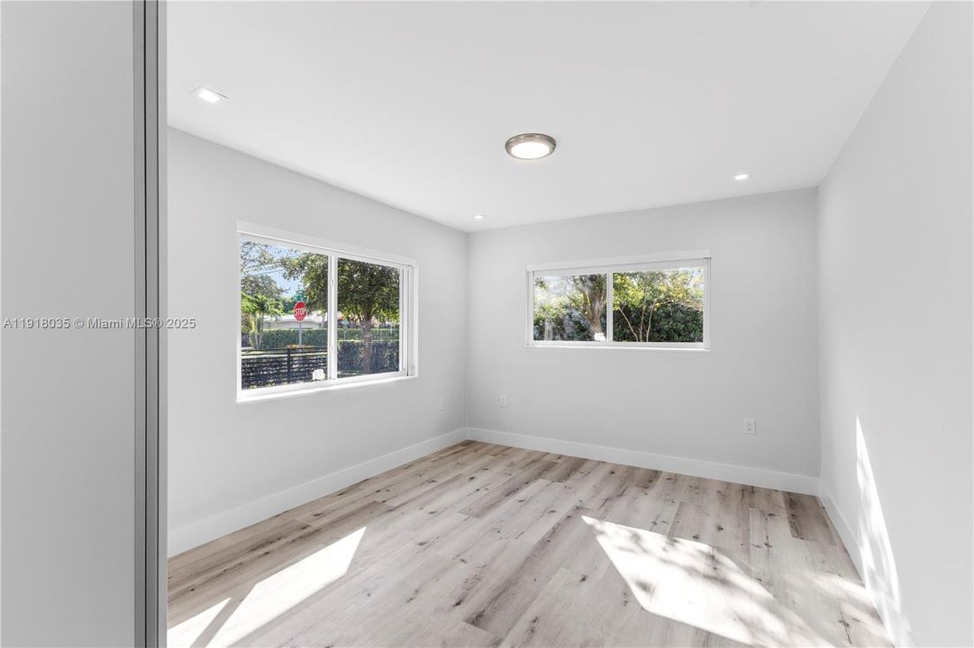 For Sale: $1,395,000 (3 beds, 2 baths, 1434 Square Feet)