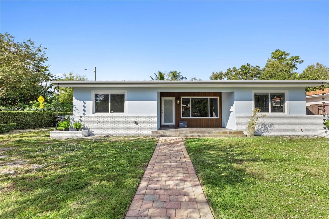 For Sale: $1,395,000 (3 beds, 2 baths, 1434 Square Feet)