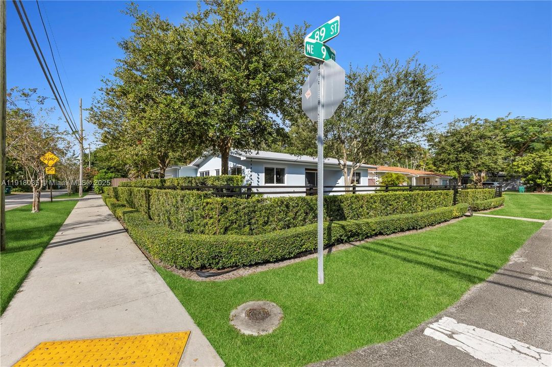 For Sale: $1,395,000 (3 beds, 2 baths, 1434 Square Feet)