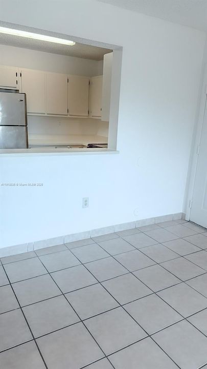 For Rent: $1,590 (1 beds, 1 baths, 739 Square Feet)