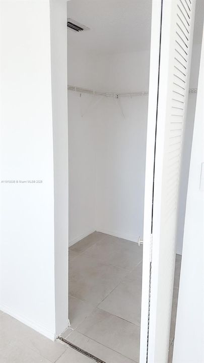 For Rent: $1,590 (1 beds, 1 baths, 739 Square Feet)