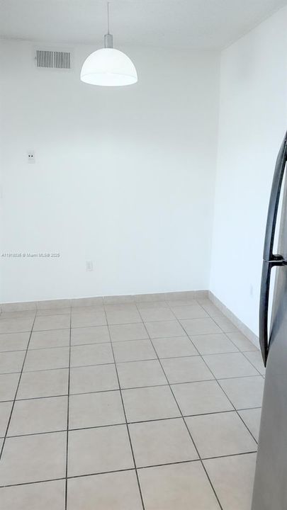 For Rent: $1,590 (1 beds, 1 baths, 739 Square Feet)