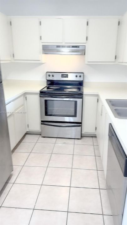 For Rent: $1,590 (1 beds, 1 baths, 739 Square Feet)