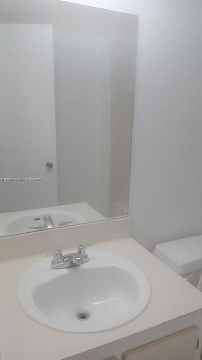 For Rent: $1,590 (1 beds, 1 baths, 739 Square Feet)