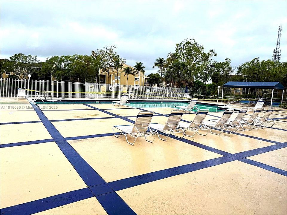 For Rent: $1,590 (1 beds, 1 baths, 739 Square Feet)