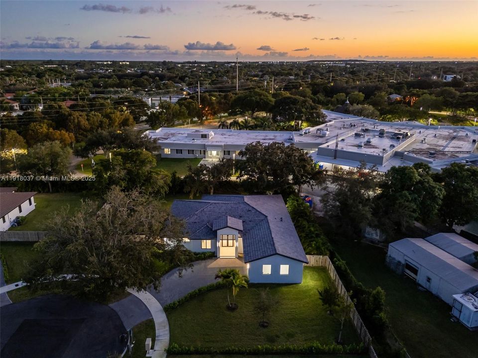 На продажу: $1,649,900 (5 спален, 4 ванн, 3226 Квадратных фут)