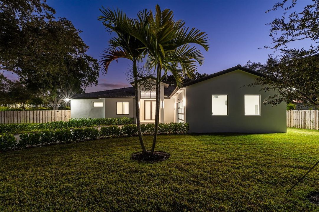 На продажу: $1,649,900 (5 спален, 4 ванн, 3226 Квадратных фут)