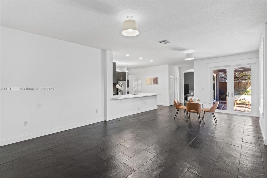 待售: $922,500 (5 贝兹, 3 浴室, 2830 平方英尺)