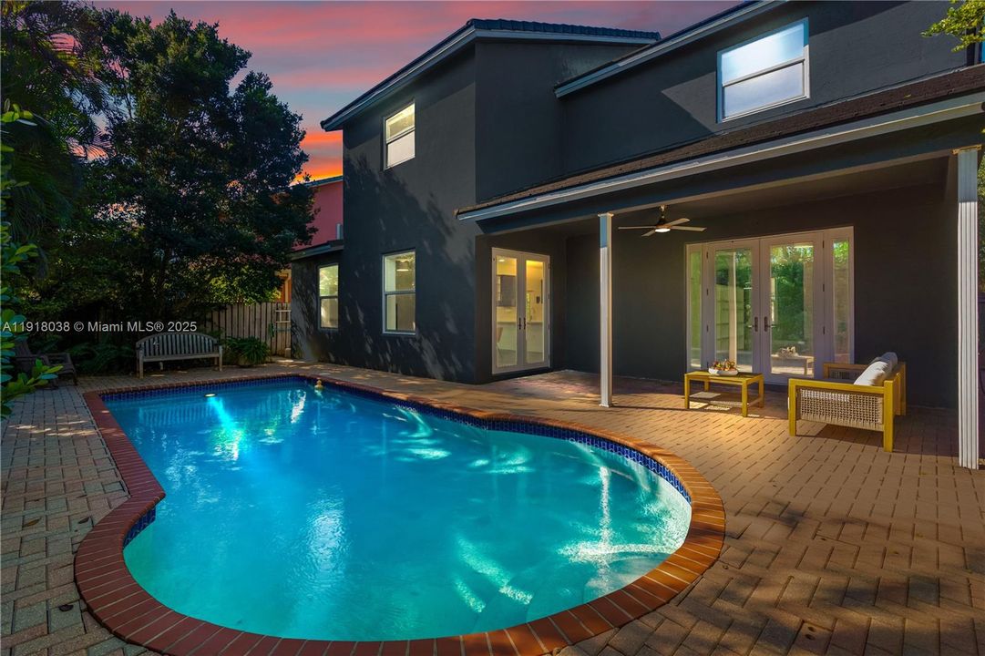 待售: $922,500 (5 贝兹, 3 浴室, 2830 平方英尺)