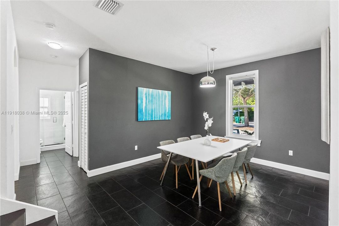 待售: $922,500 (5 贝兹, 3 浴室, 2830 平方英尺)